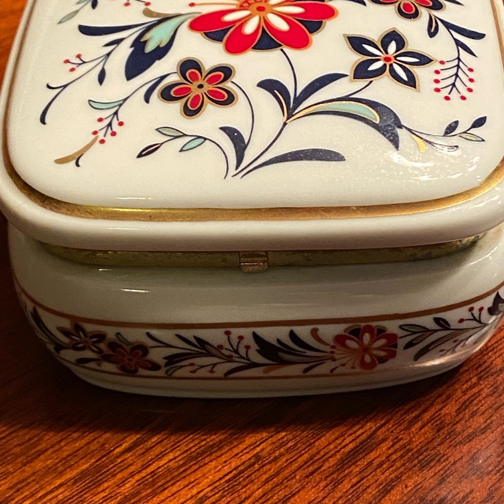 Musical Jewelry Box - Picture 3 of 5